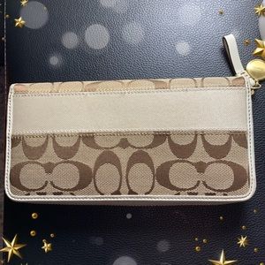 Coach wallet ⭐️⭐️🎉💕🔥